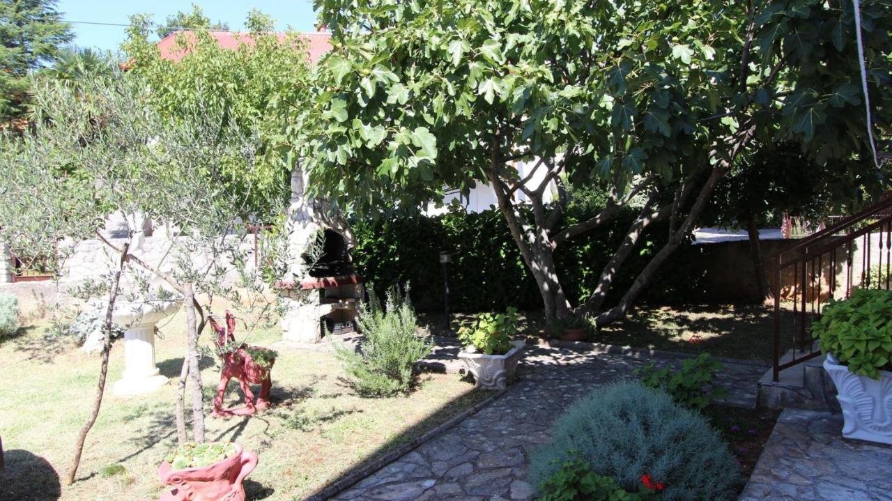 Apartments Grzetic Malinska Exterior foto